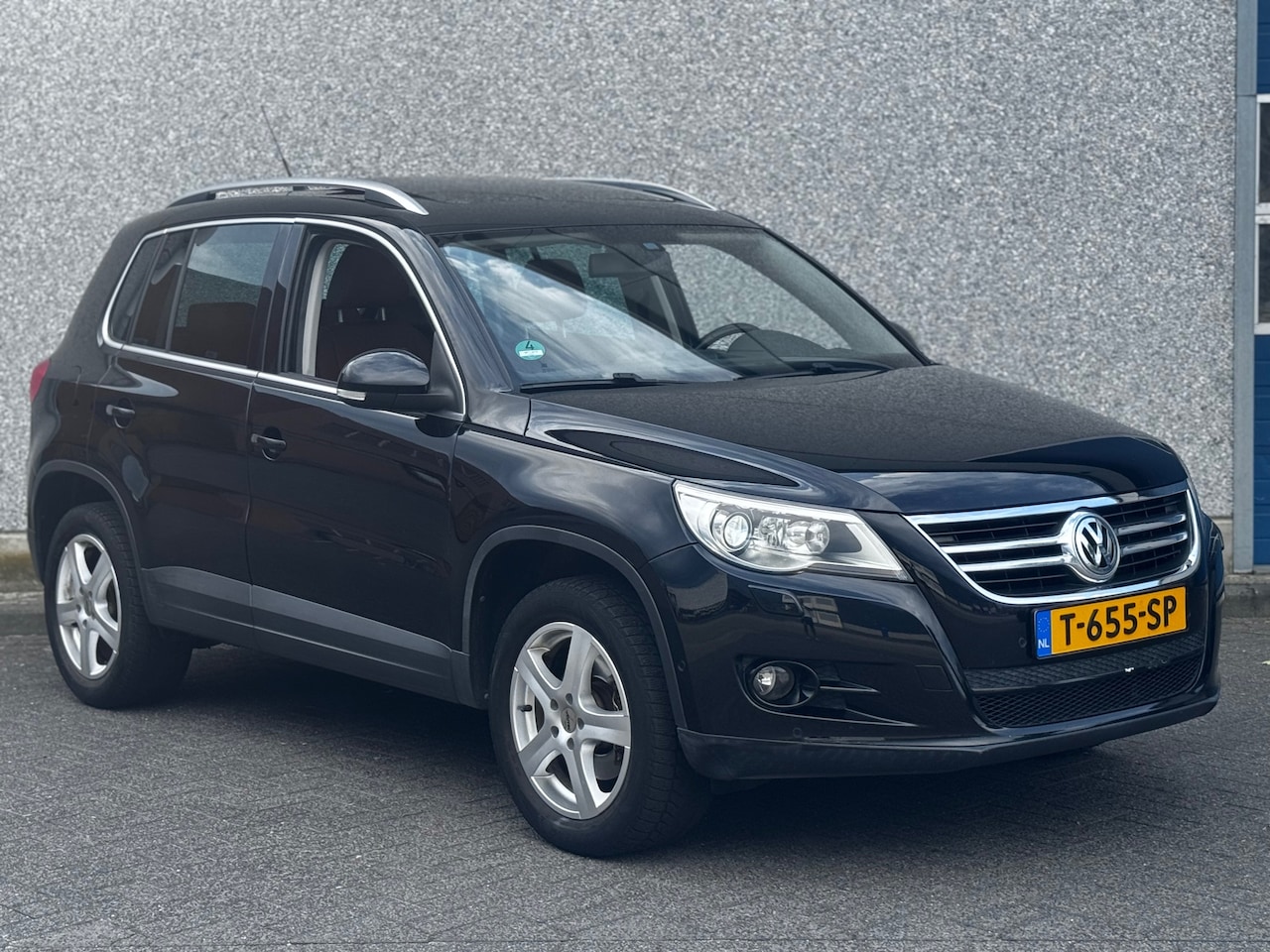 Volkswagen Tiguan - 2.0 TSI Track&Field 4Motion-Automaat-Pano-APK - AutoWereld.nl