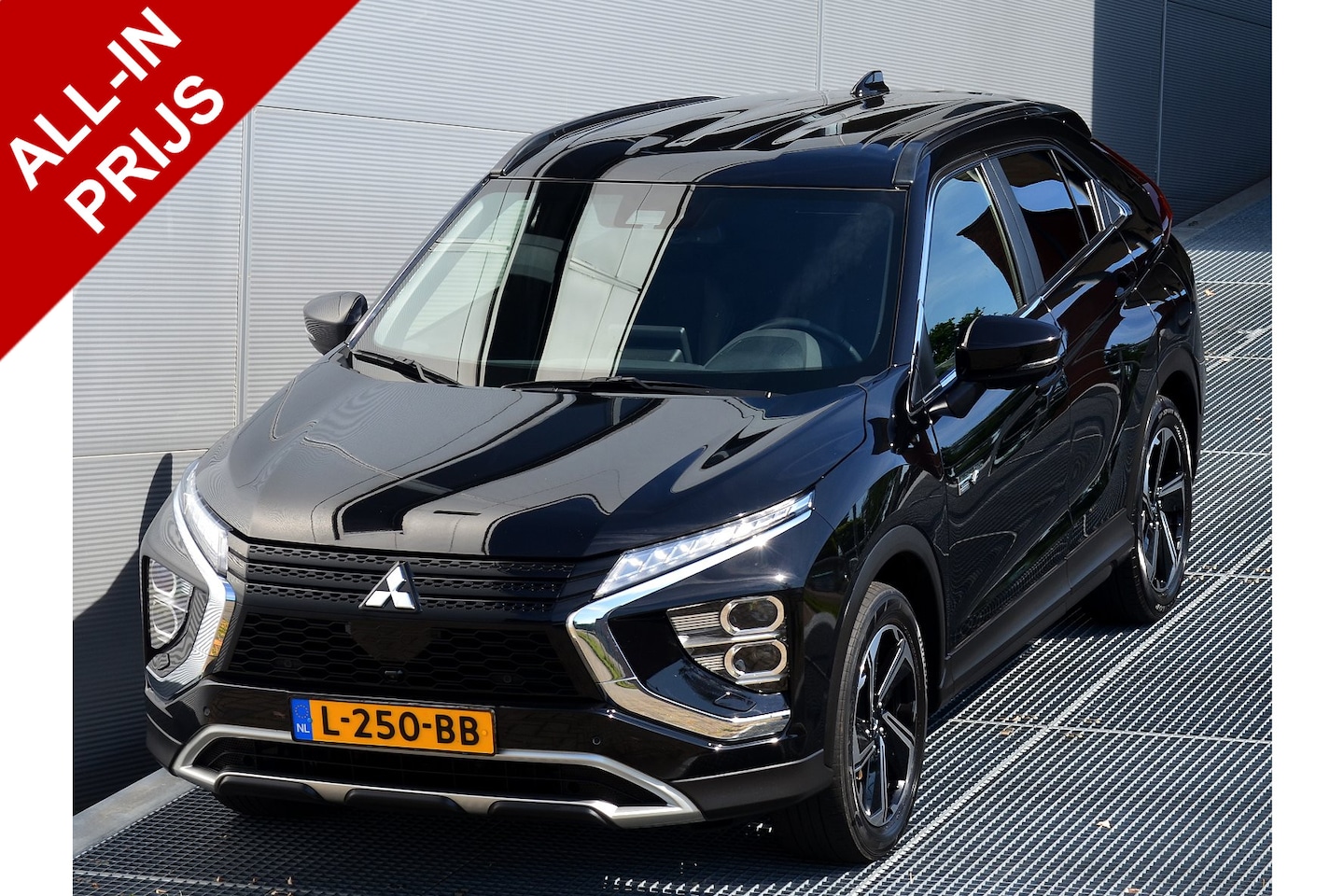 Mitsubishi Eclipse Cross - PHEV 2.4 FIRST EDITION 4WD | PLUG IN HYBRID | ADAPTIEF CRUISE | TREKHAAK 1500KG | FABRIEKS - AutoWereld.nl