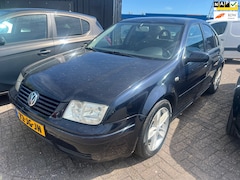 Volkswagen Bora - 1.6-16V Sportline