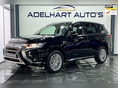 Mitsubishi Outlander - 2.4 PHEV Pure+ Automaat / Navigatie full map / Camera / Lederen interieur / Cruise control