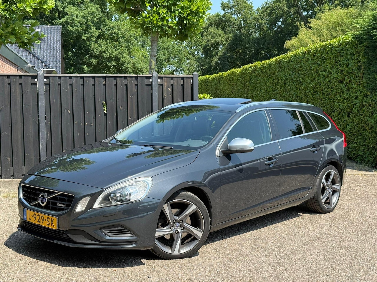 Volvo V60 - 1.6 T3 R-Design 1.6 T3 R-Design - AutoWereld.nl