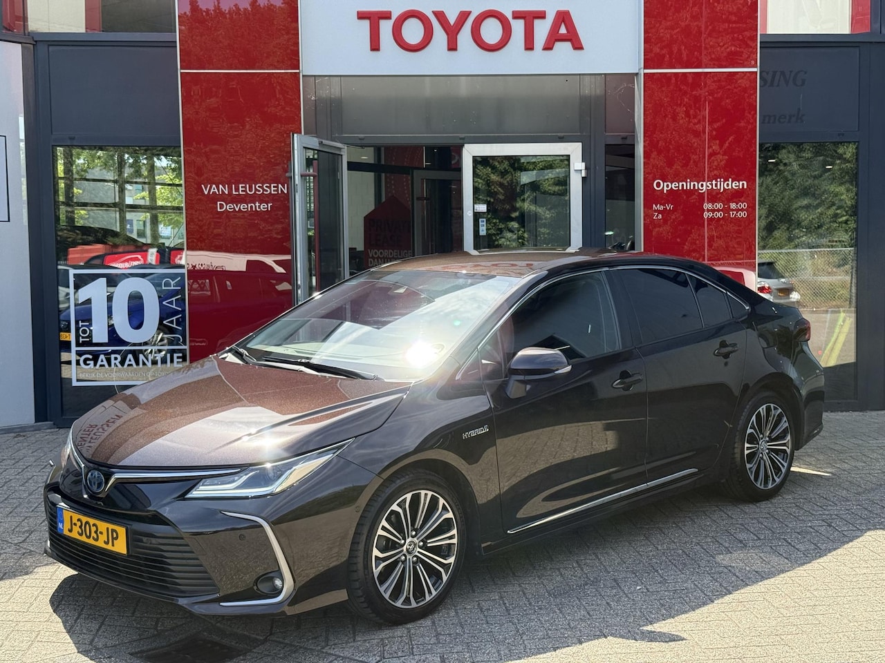 Toyota Corolla - 1.8 Hybrid Business Intro STOEL/STUUR VERWARMING, PRK SNSR V+A, NAVI, DRAADLOOS TEL LADEN, - AutoWereld.nl