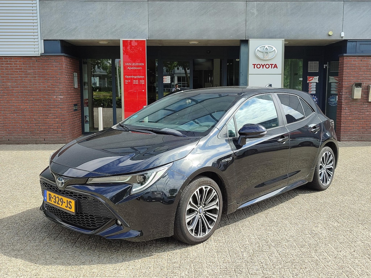Toyota Corolla - 2.0 Hybrid STYLE STOEL/STUURVERW PARK-SENSOREN BLIND SPOT KEYLESS NAVI CAMERA 17'' LM-VELG - AutoWereld.nl