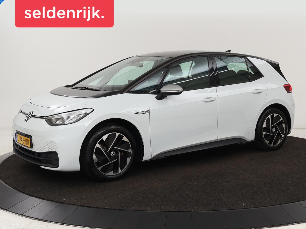 Volkswagen ID.3 - First 58 kWh | Stoel & stuurverwarming | Carplay | Trekhaak | Adaptive cruise | Full LED | - AutoWereld.nl