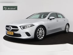 Mercedes-Benz A-klasse - 180 Advantage (PARKEERSENSOREN, ACHTERUITRIJCAMERA, CRUISE CONTROL, NAVIGATIE, NL-AUTO)