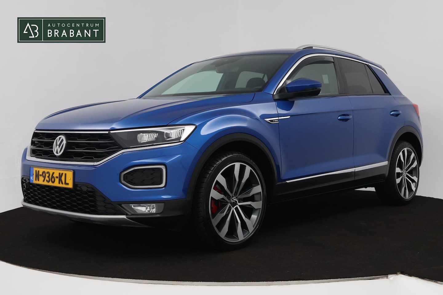 Volkswagen T-Roc - 1.5 TSI Sport Business R (PARKEERSENSOREN, ACHTERUITRIJCAMERA, STOELVERWARMING, NAVIGATIE) - AutoWereld.nl