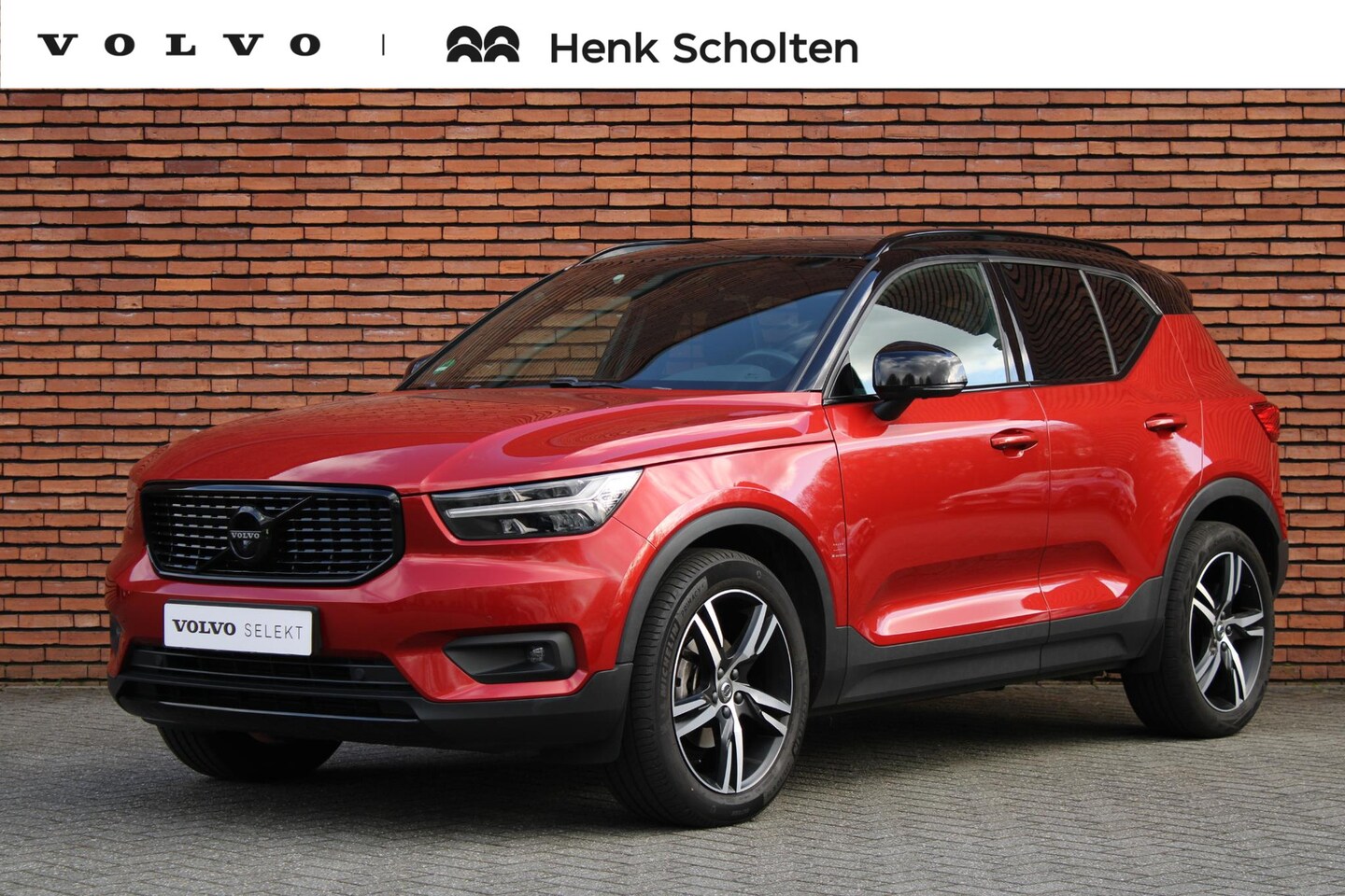 Volvo XC40 - T3 Automaat R-Design | Panorama Dak | Harman Kardon Audio | Verwarmbare Voor- En Achtersto - AutoWereld.nl