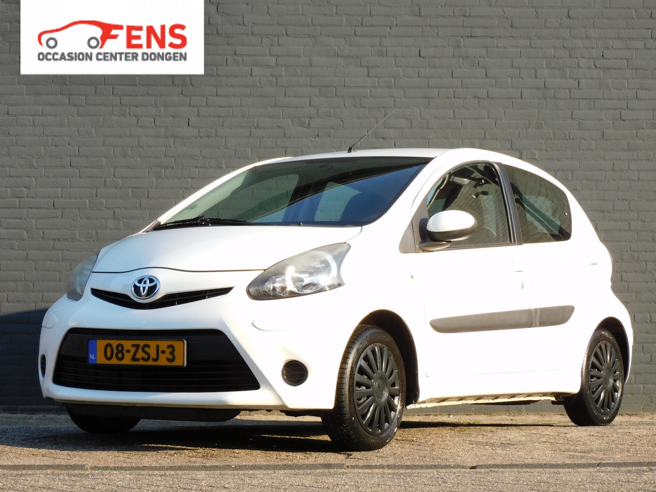 Toyota Aygo - 1.0 VVT-i Comfort NETTE AUTO! AIRCO! BLUETOOTH! 4 SEIZOENEN BANDEN! APK T/M 8-6-2026! - AutoWereld.nl