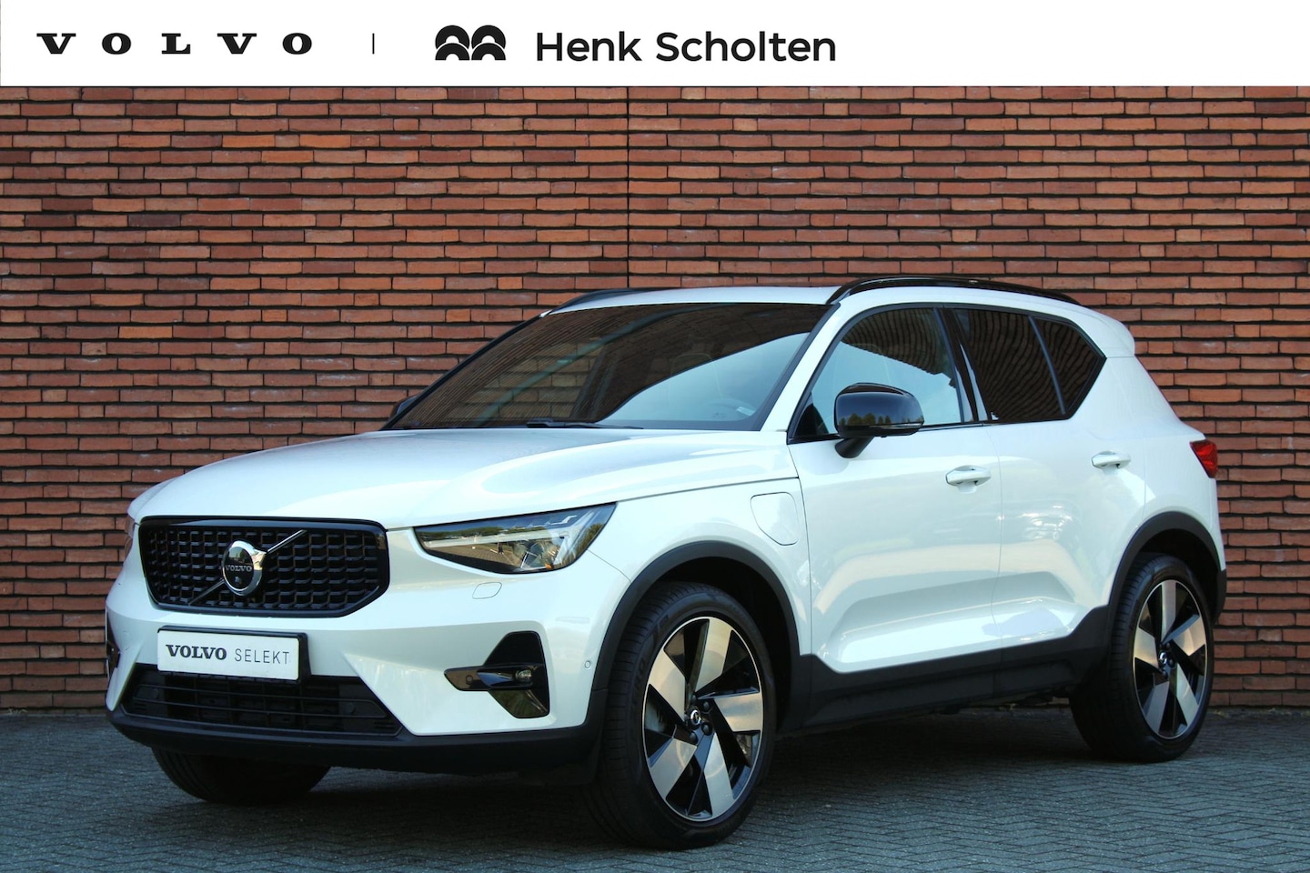 Volvo XC40 - T5 Plug-In Hybride Ultimate Dark | Panoramisch Schuif-/Kanteldak | Power Seats Met Geheuge - AutoWereld.nl