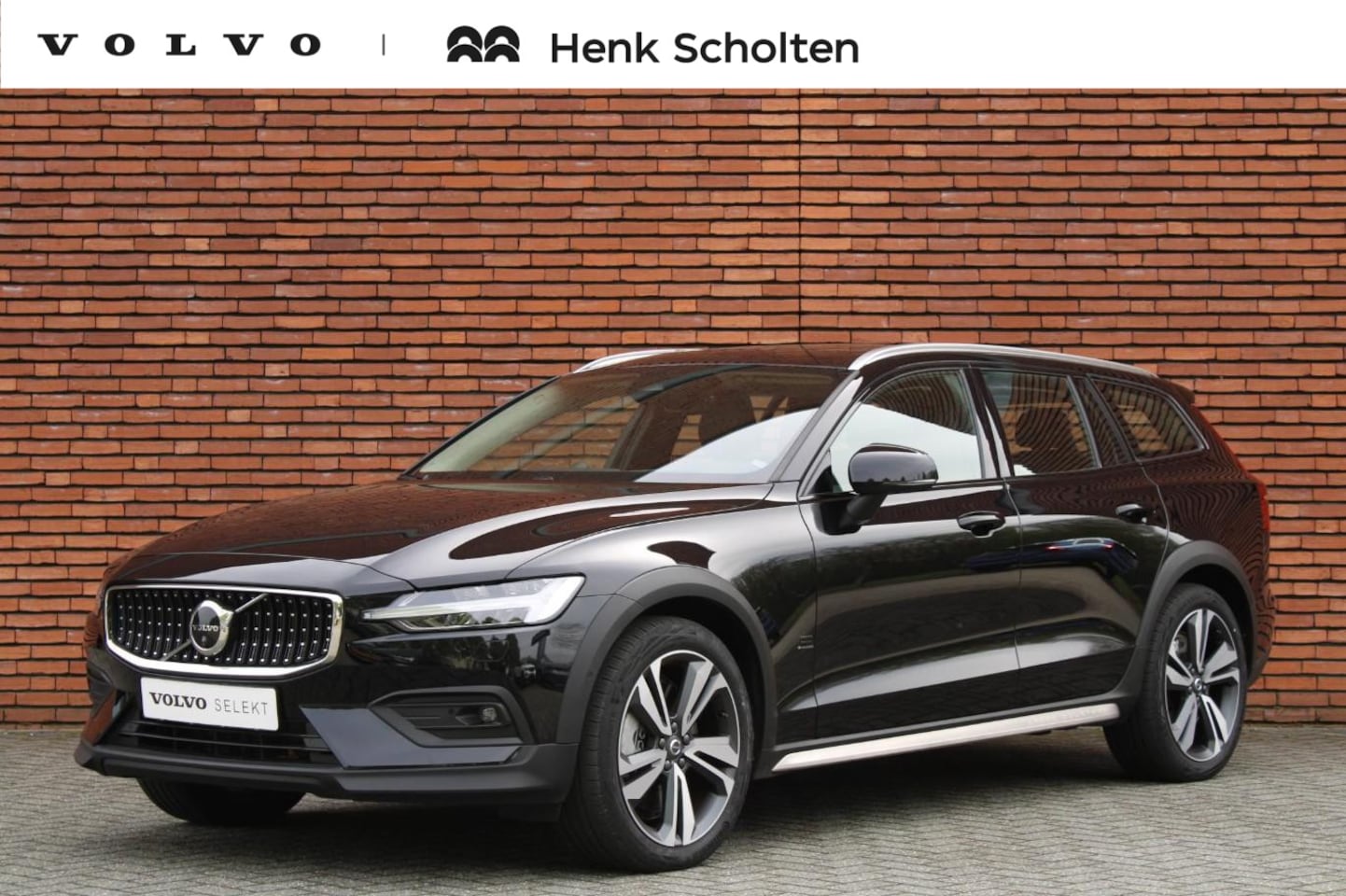 Volvo V60 Cross Country - B5 Automaat AWD Ultimate | Trekhaak | Massagestoelen | Panoramadak | Standkachel | Gelamin - AutoWereld.nl