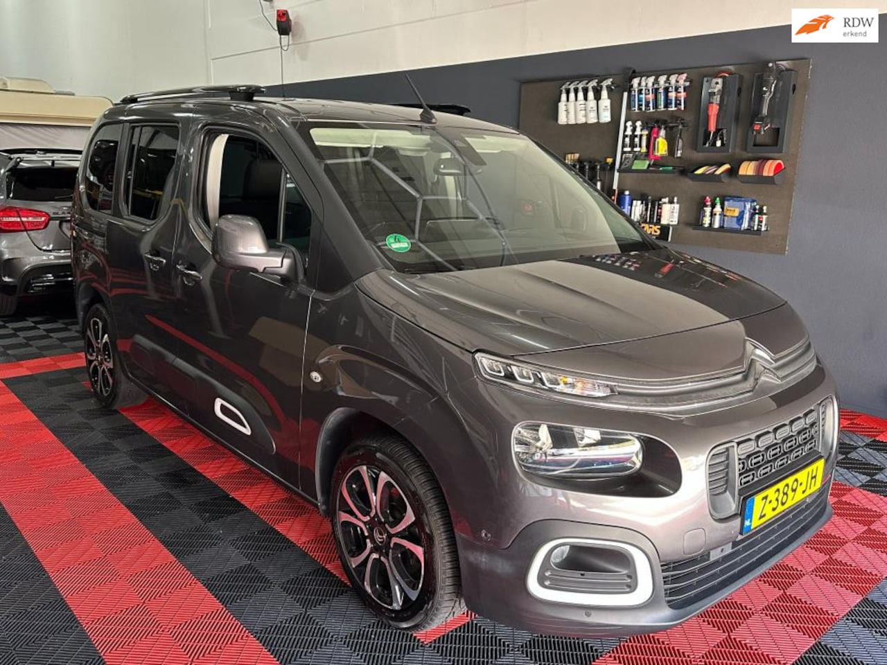 Citroën Berlingo - 1.2 PureTech Shine 1.2 PureTech Shine, automaat, trekhaak, lichtmetaal, navigatie, achteruitrij camera, dab + - AutoWereld.nl
