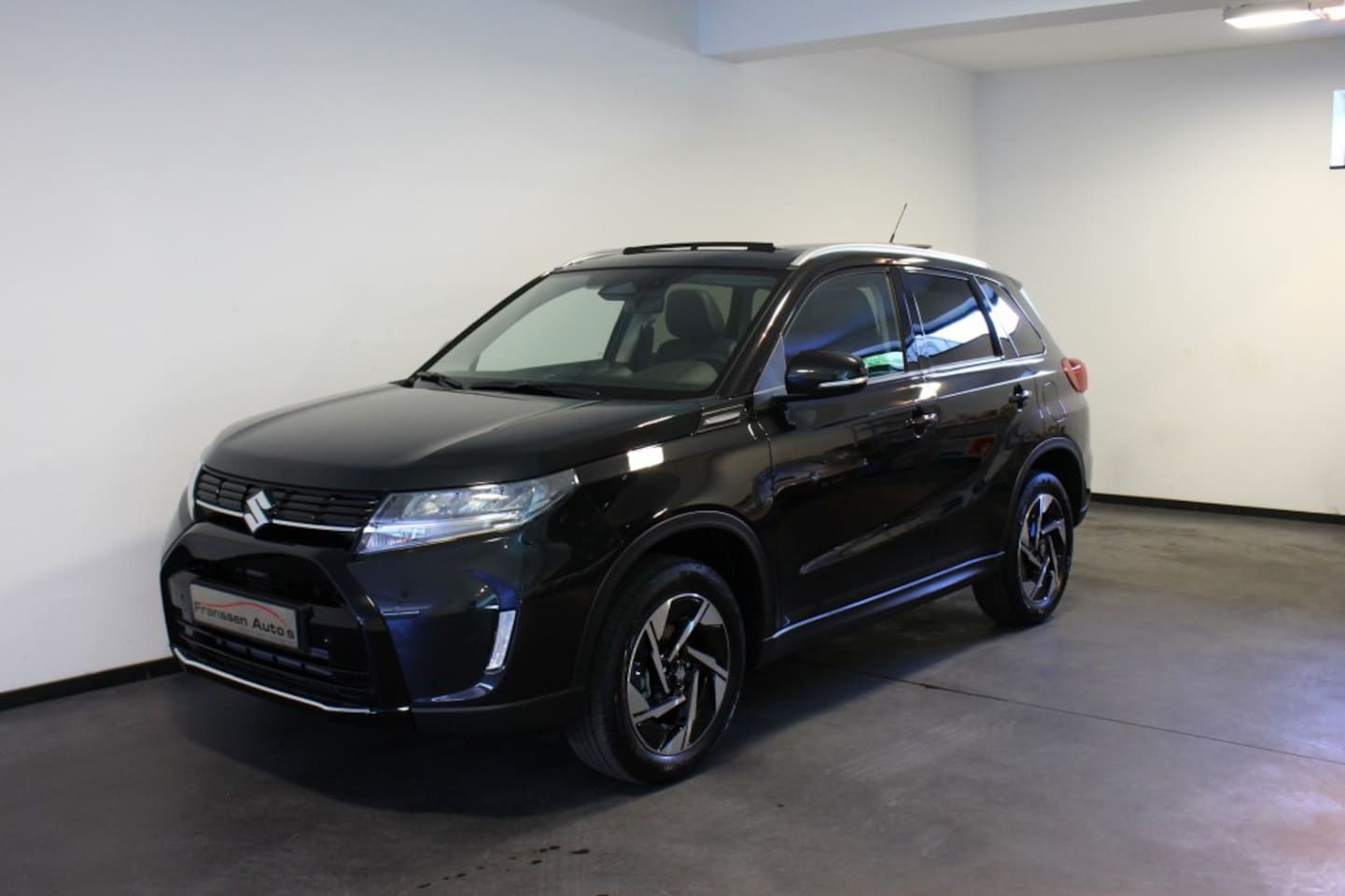 Suzuki Vitara - Vitara Hybrid, Pano, Airco, Stoelverw, Camera - AutoWereld.nl