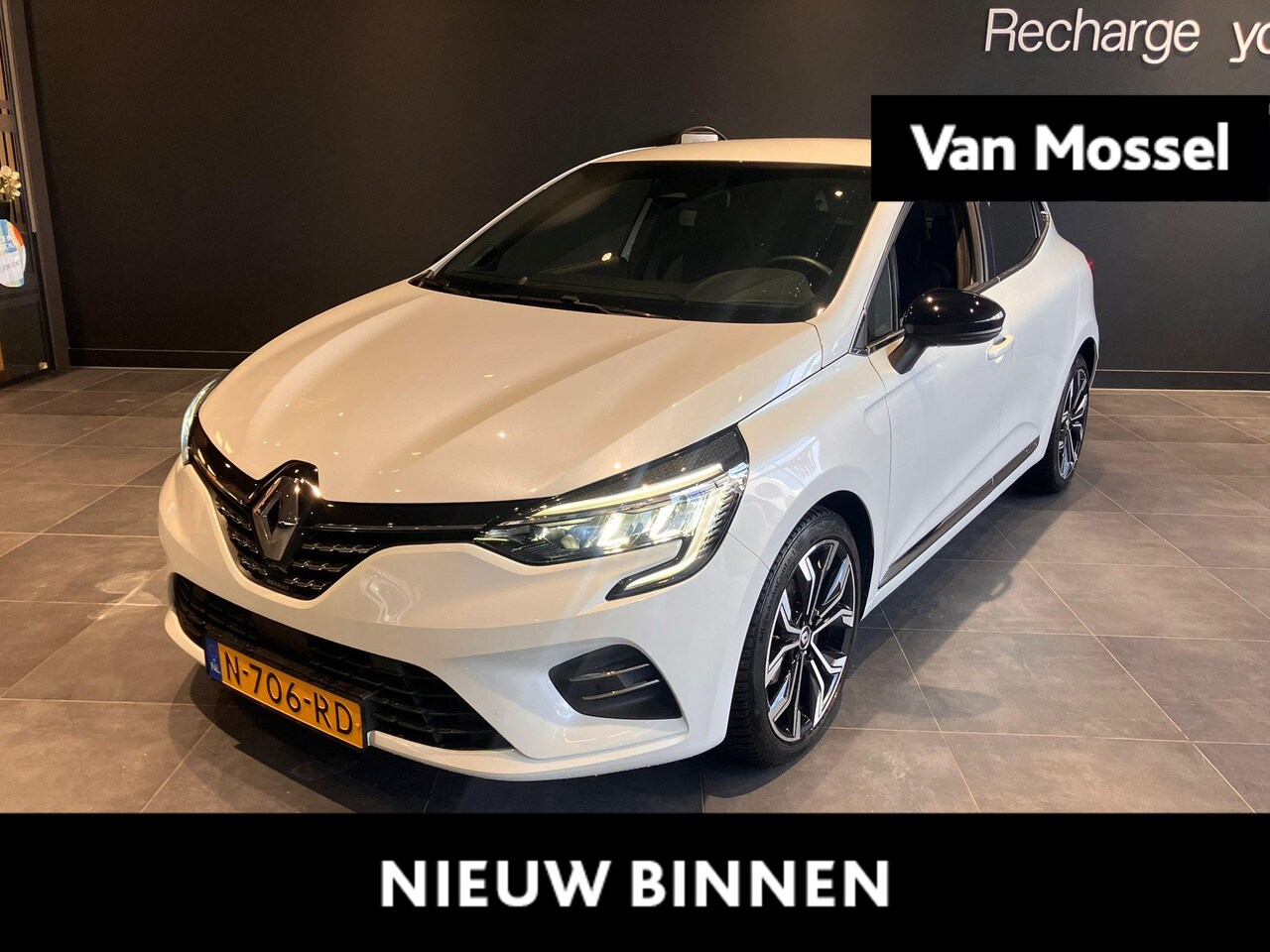 Renault Clio - 1.0 TCe Intens Eerste eigenaar - Carplay - Lm Velgen - Camera - AutoWereld.nl