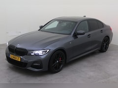 BMW 3-serie - 318i M-Sport Automaat NAP/Schuifdak/19inch/Cam/Sfeerverl