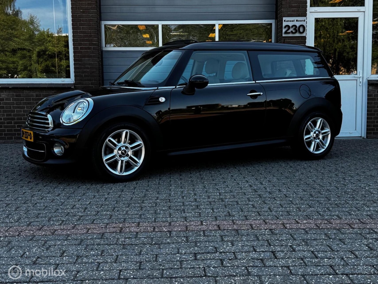 MINI Clubman - 1.6 Cooper D Chili LEDER/ECC-AIRCO/CRUISE/NAVI - AutoWereld.nl