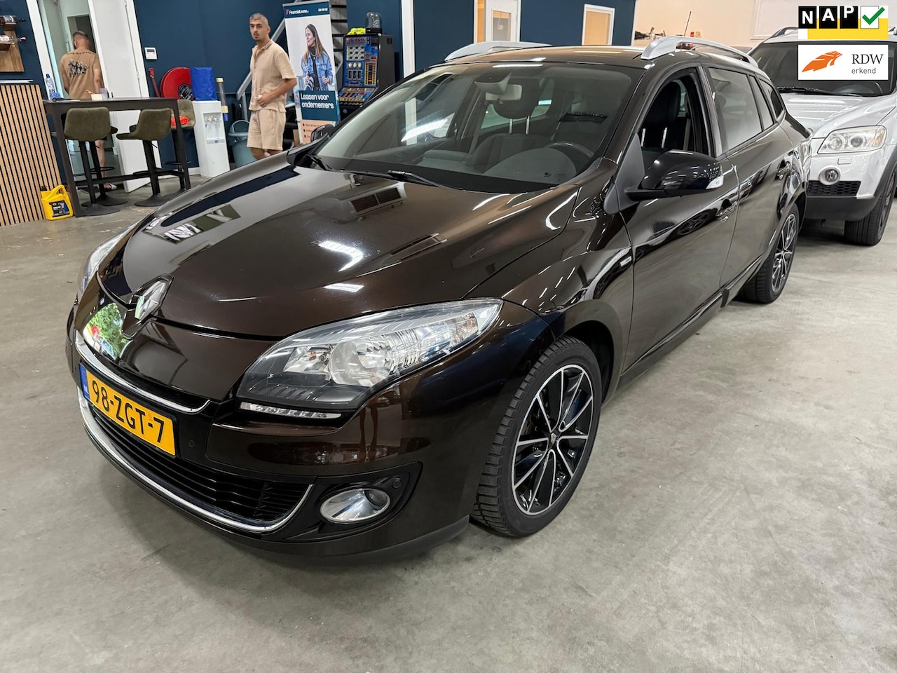 Renault Mégane Estate - 1.5 dCi Bose / PANORAMADAK / NAVI MULTIEMEDIA / RIJDT SCHAKELT GOED - AutoWereld.nl