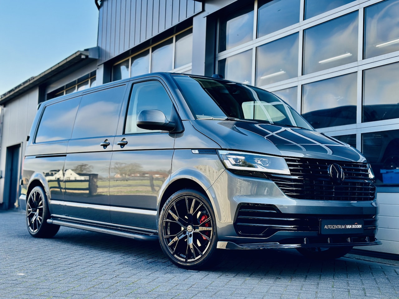 Volkswagen Transporter - T6.1 2.0 TDI 150pk | DSG | Exclusive | Lang | BPM vrij | 3-zits | LED koplampen | PDC | Ca - AutoWereld.nl