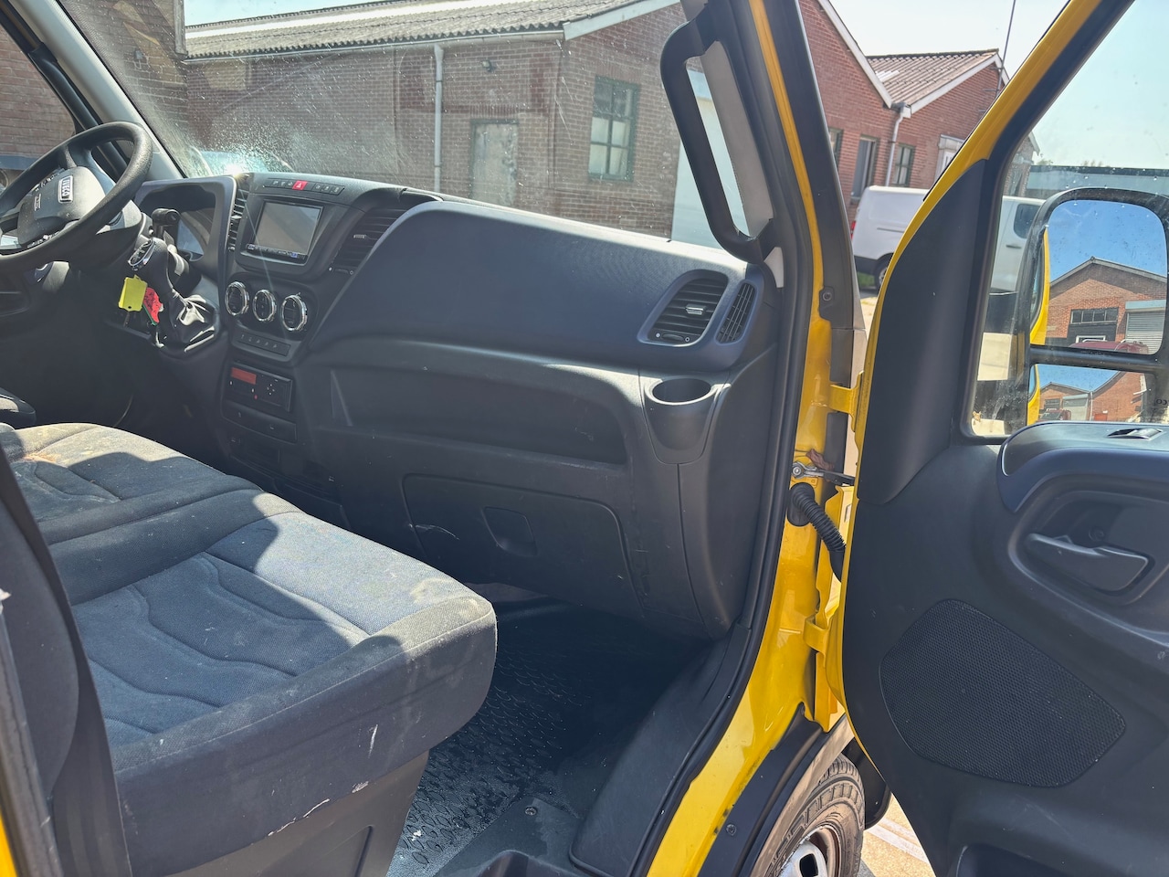 Iveco Daily - 35C16 2.3 375 Chassis Bakwagen Glasresteel Promotie