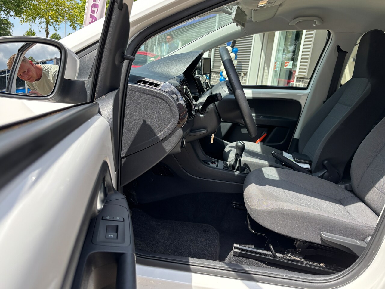 Volkswagen Up! - 1.0 move up! BlueMotion | Org-NL auto. 5drs. Airco. Dealer ondh.