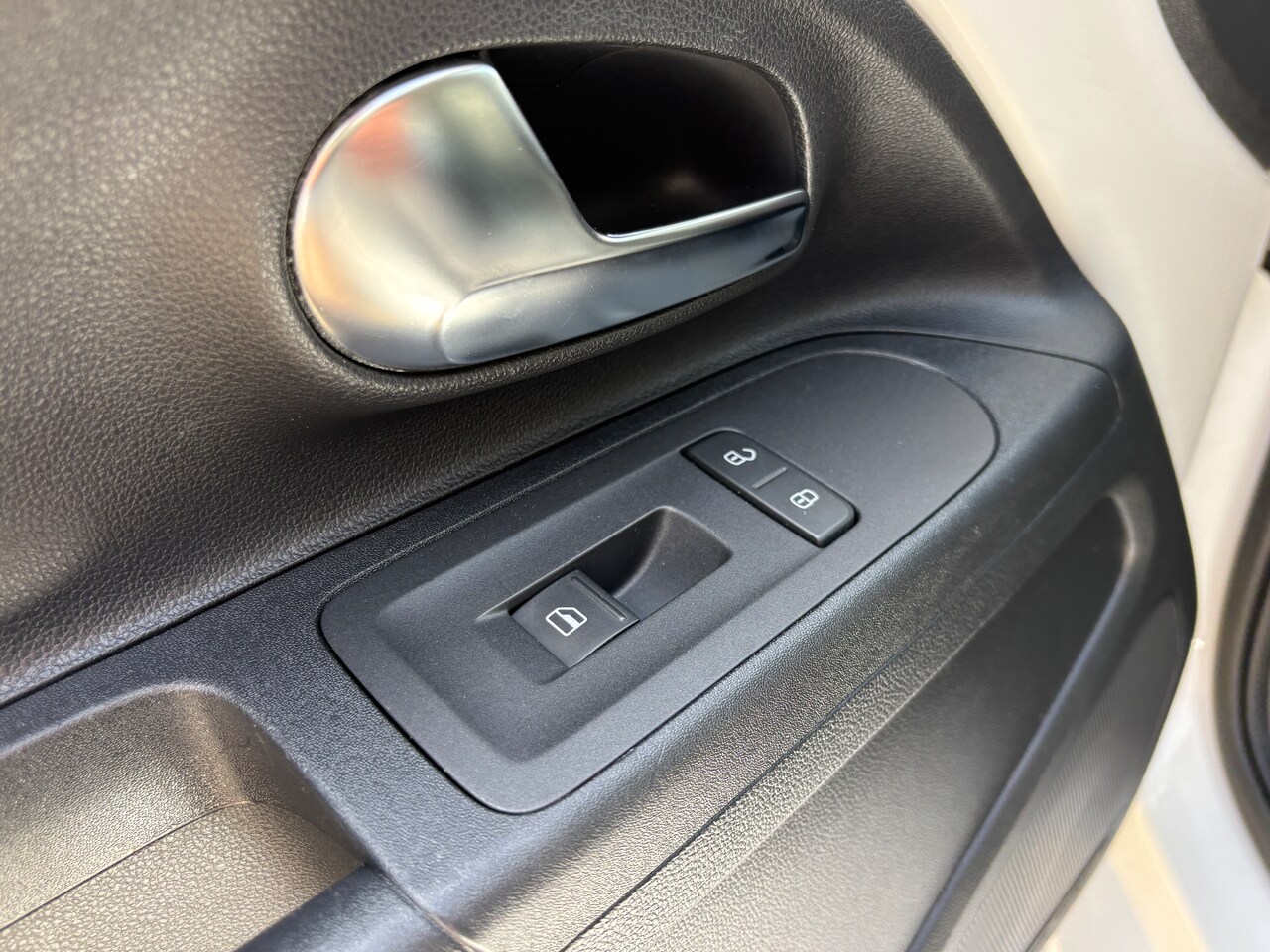 Volkswagen Up! - 1.0 move up! BlueMotion | Org-NL auto. 5drs. Airco. Dealer ondh.