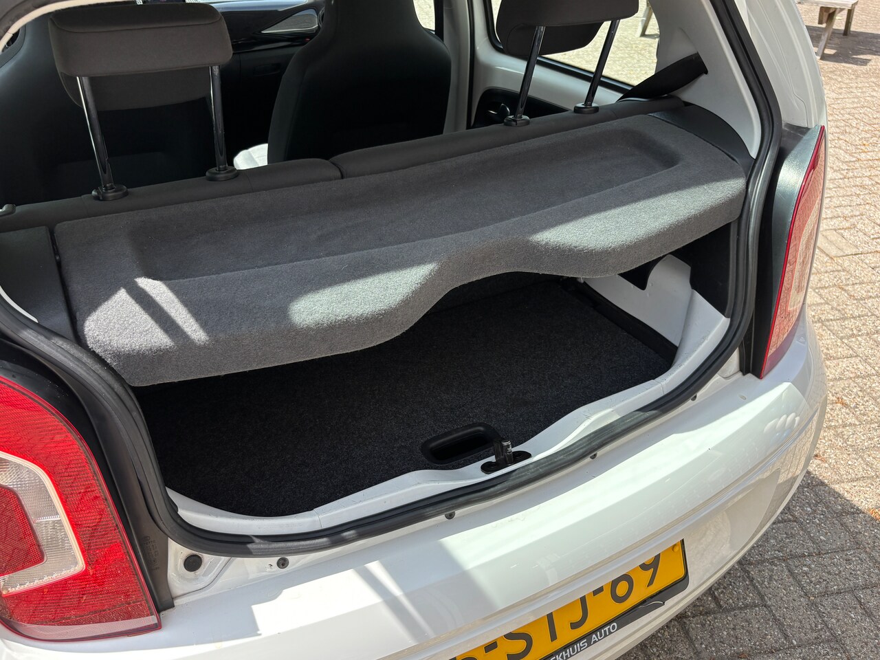 Volkswagen Up! - 1.0 move up! BlueMotion | Org-NL auto. 5drs. Airco. Dealer ondh.