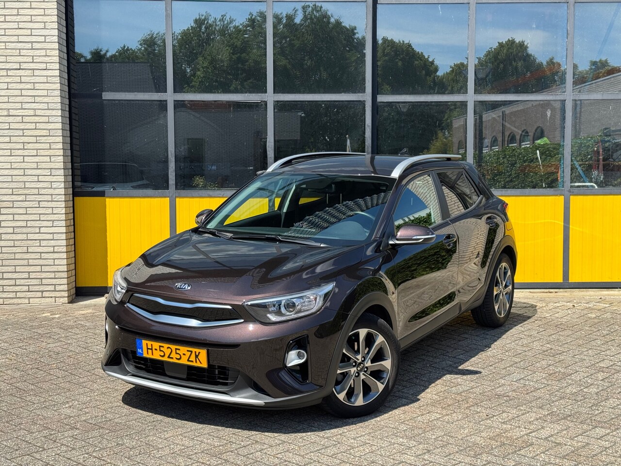 Kia Stonic - 100pk Navi, Camera & 4 seizoenen banden - AutoWereld.nl
