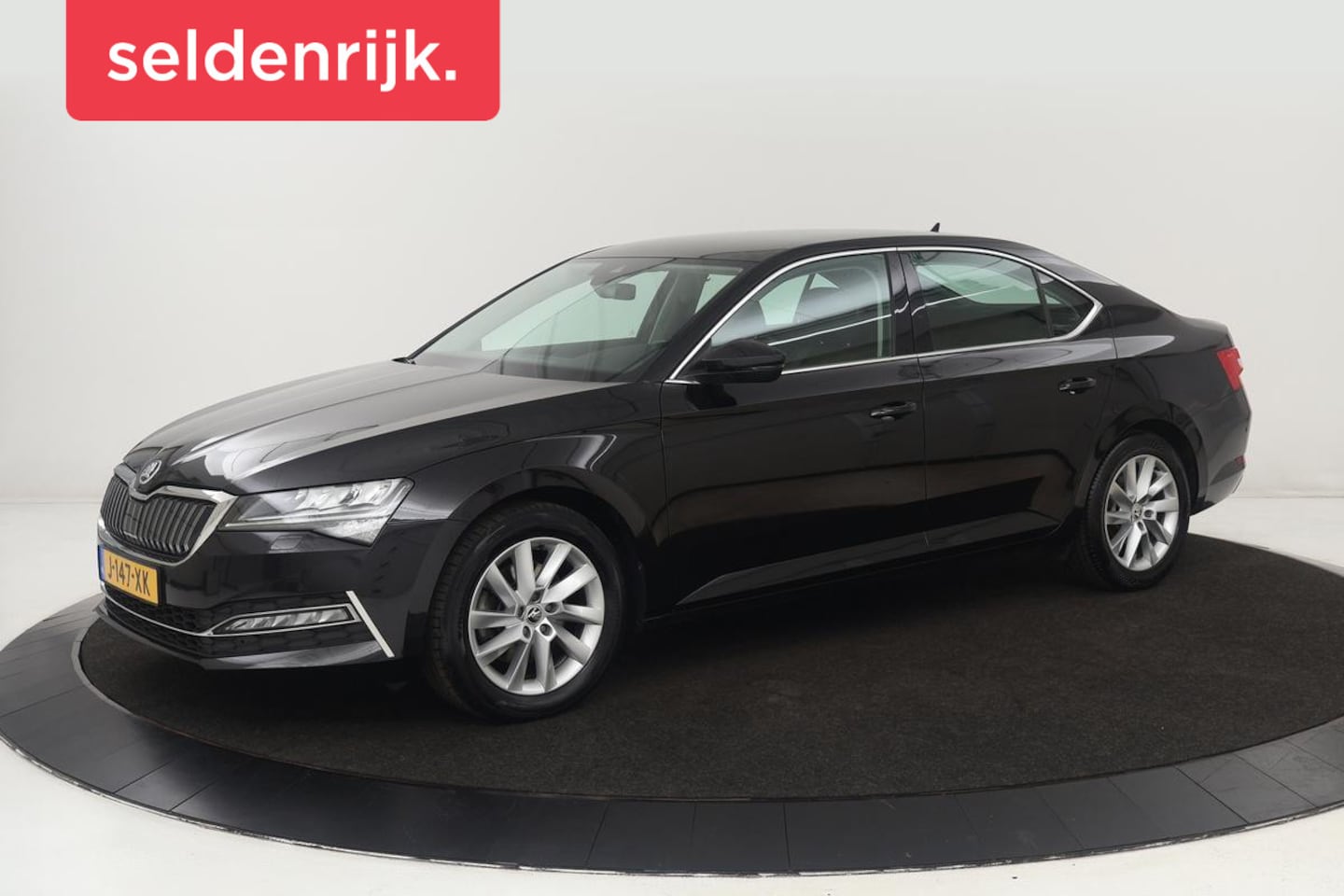Skoda Superb - 1.4 TSI iV Business Edition Plus | Stoelverwarming | Carplay | Camera | Memory | Full LED - AutoWereld.nl