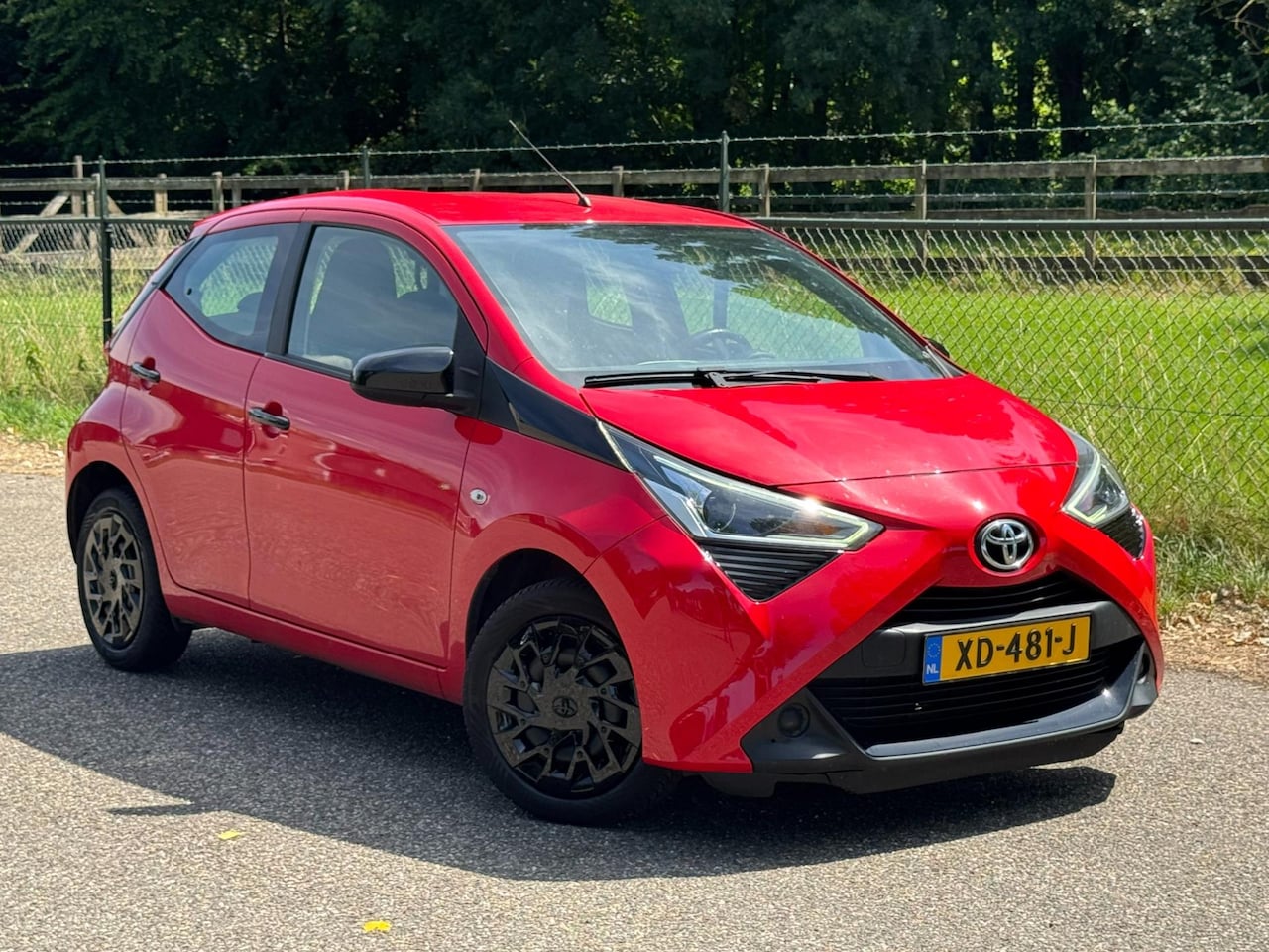 Toyota Aygo - 1.0 VVT-i x-play /Carplay/Camera/Airco/ - AutoWereld.nl
