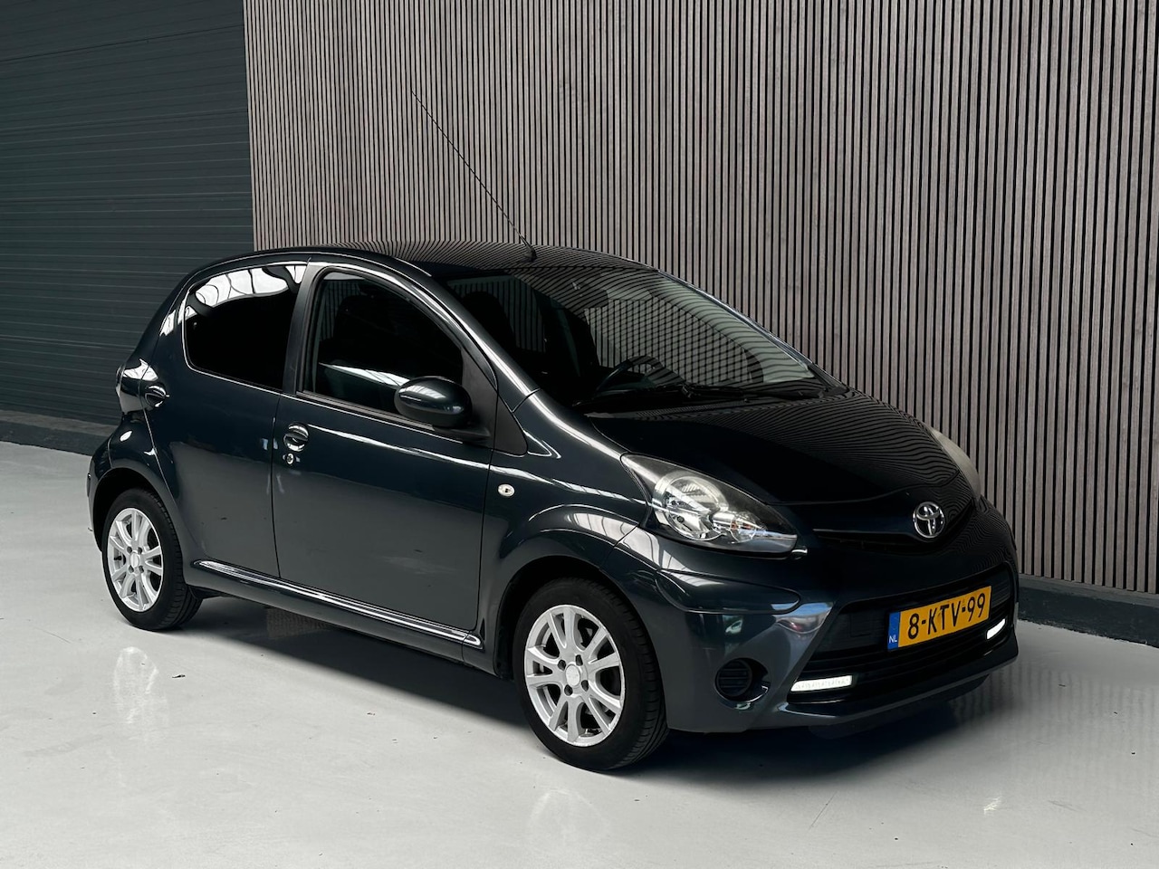 Toyota Aygo - 1.0 VVT-i Aspiration Airco | Bluetooth | Led | Lage Kilometerstand - AutoWereld.nl