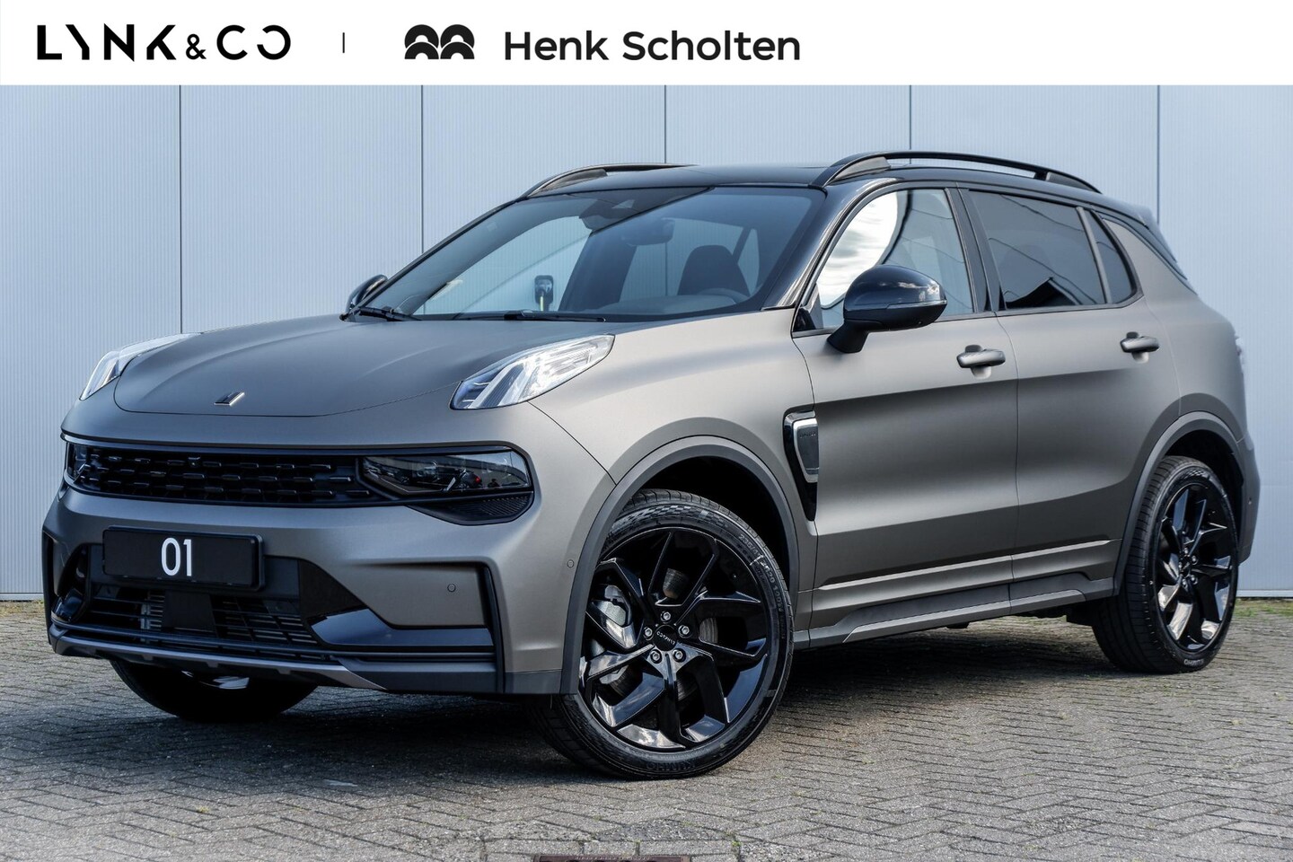 Lynk & Co 01 - Plug in Hybrid Business Edition | MATTE WRAP CHARCOAL | BLACK EDITION | Zwarte hemel | Pan - AutoWereld.nl