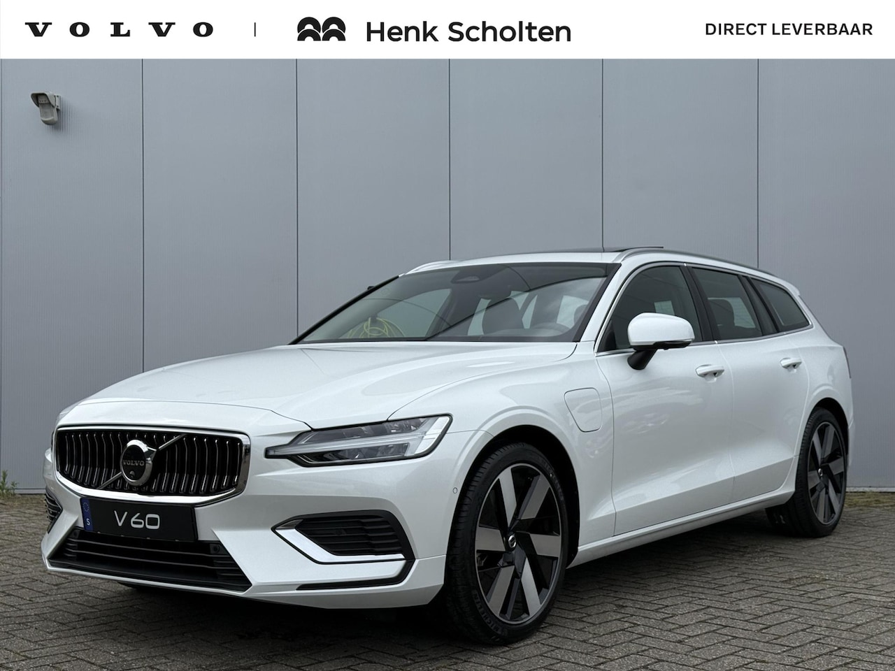 Volvo V60 - T6 Plug-in hybrid AWD Plus Bright, **DIRECT LEVERBAAR** Crystal White metallic, Moritz Led - AutoWereld.nl