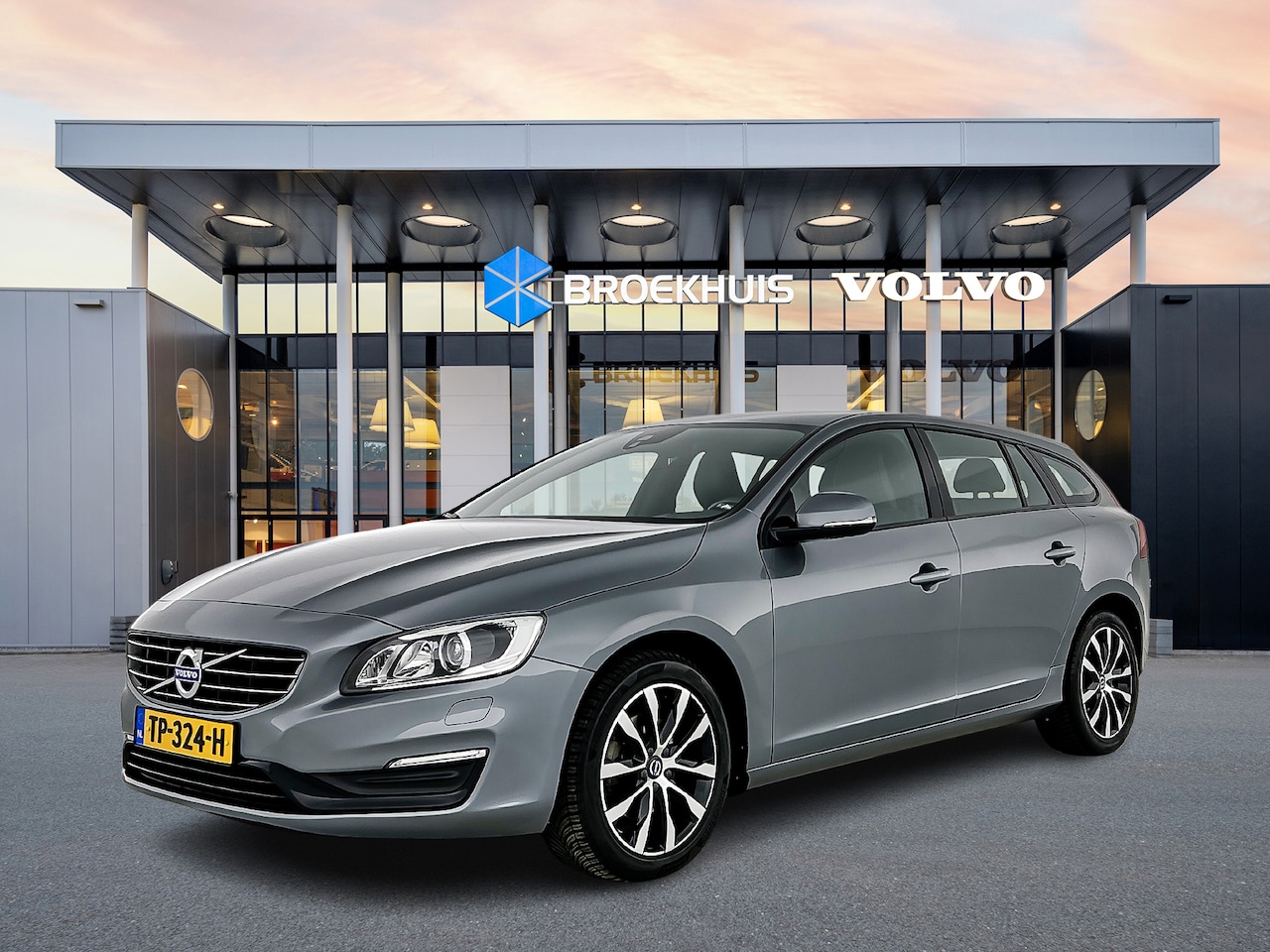 Volvo V60 - T2 Polar+ Dynamic | 17' | Automaat | Leder | Stoelverwarming | Allseason | Cruise control - AutoWereld.nl