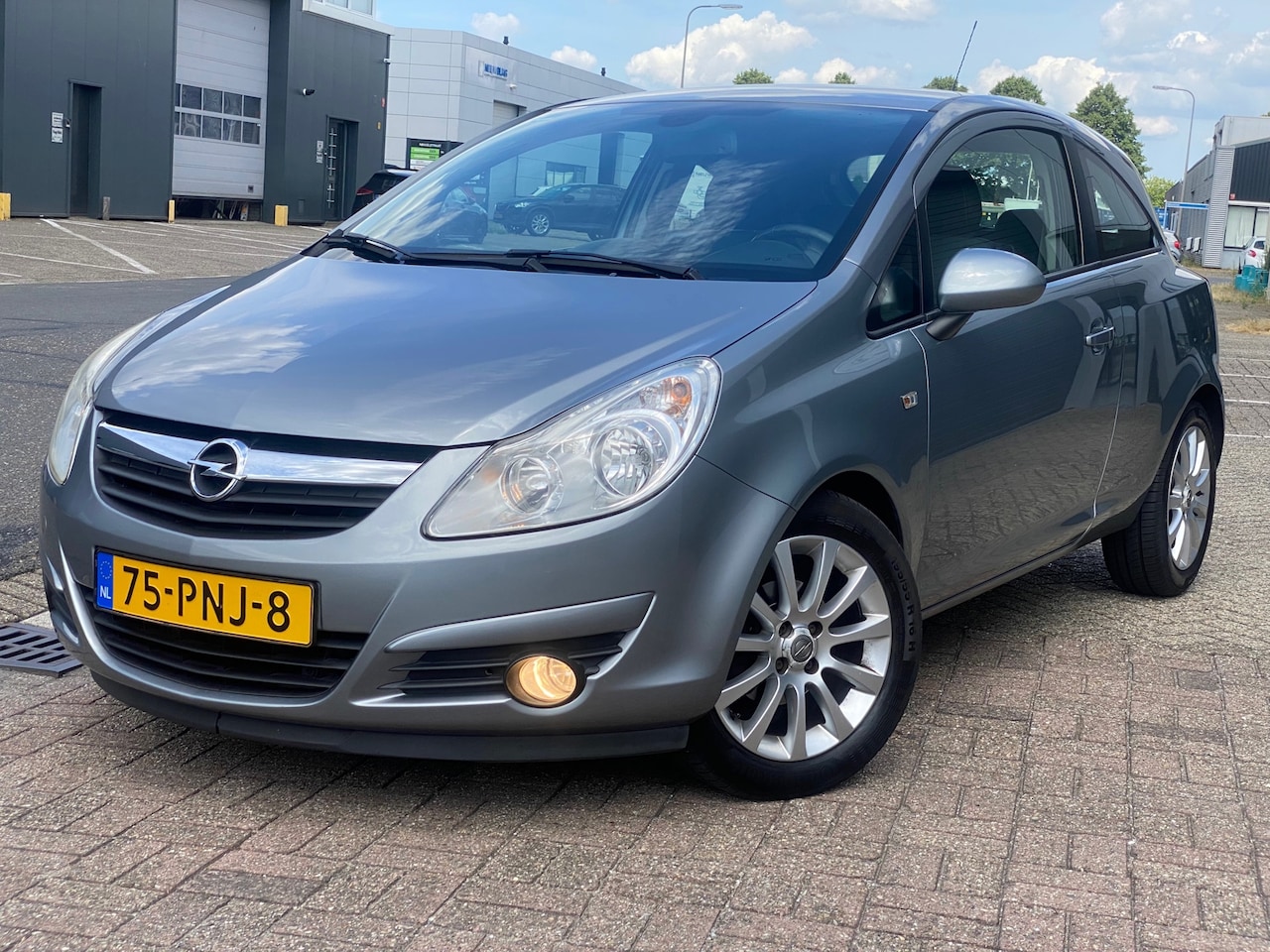 Opel Corsa - 1.2-16V Cosmo/sport pakket/ nap/ 3e EIG/ dealeronderhouden/ 1jaar apk/ airco/ pdc/ cruise - AutoWereld.nl