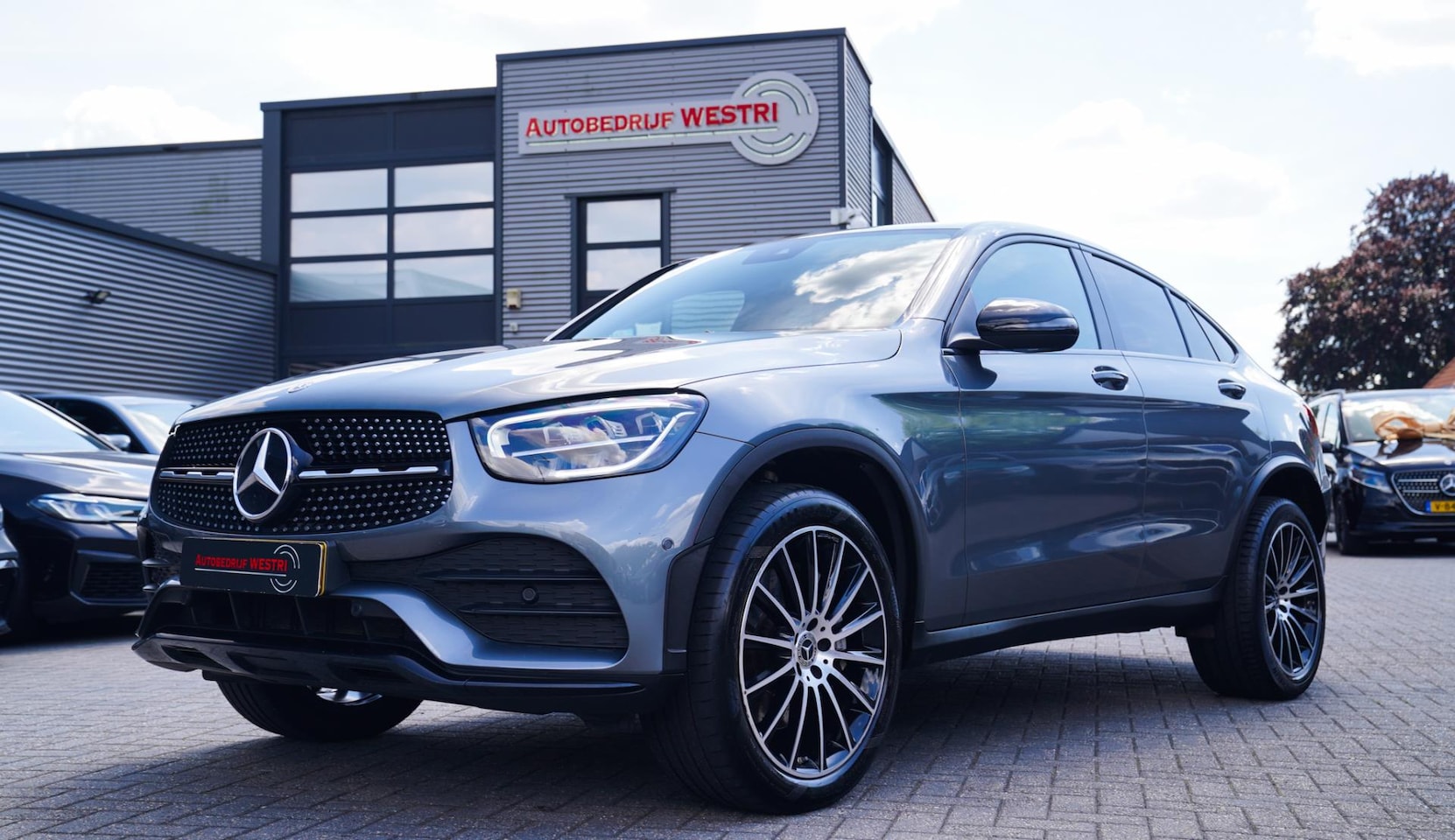 Mercedes-Benz GLC-klasse Coupé - 300e 4MATIC Business Solution AMG Pakket | Luxe leder/Alcantara | Camera | Trekhaak | Face - AutoWereld.nl