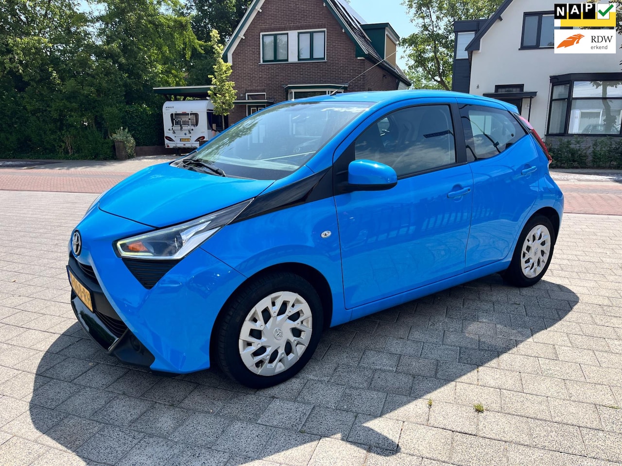 Toyota Aygo - 1.0 VVT-i X-PLAY Airco Isofix 1 eig Navi Apple Car PLay BTW Auto - AutoWereld.nl
