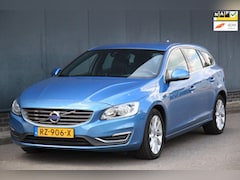 Volvo V60 - 2.0 D3 Summum Leer/Navigatie/Parkeersensor/Trekhaak/Stoelverwarming