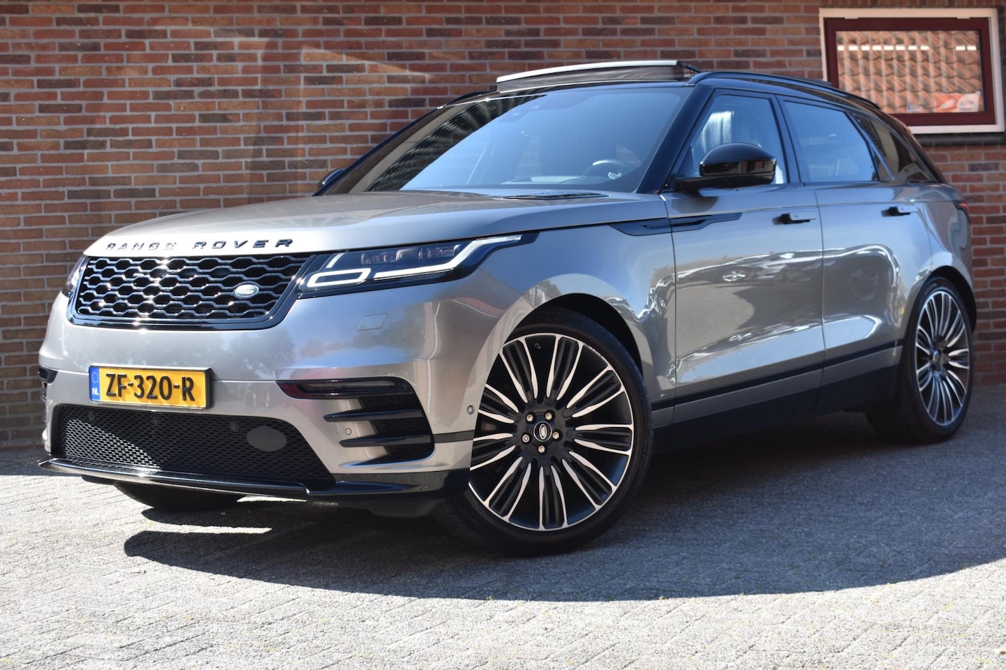 Land Rover Range Rover Velar - 3.0 V6 AWD R-Dynamic HSE '19 LED Pano Clima Leder Navi Cruise Inruil mogelijk - AutoWereld.nl