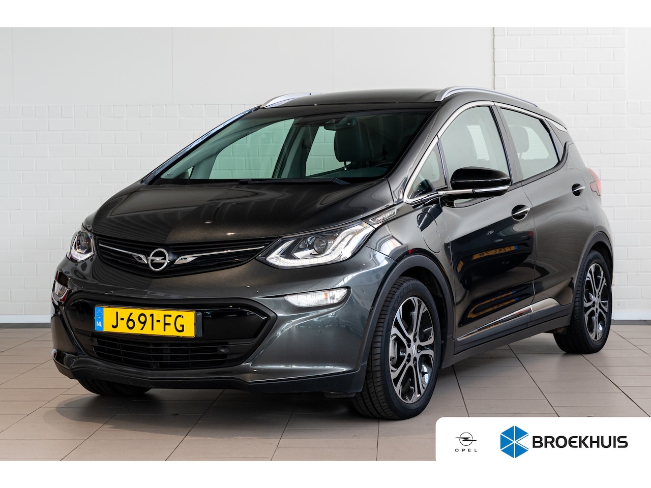 Opel Ampera-e - Business executive 60 kWh | Lederen bekleding | Stoel & Stuurverwarming | Apple Carplay & - AutoWereld.nl