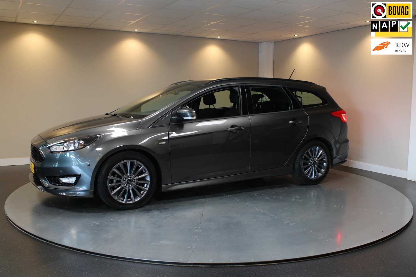 Ford Focus Wagon - 1.0 ST-Line *Apple Carplay* Trekhaak|Cruise|Navi - AutoWereld.nl
