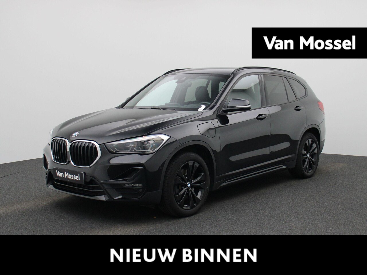 BMW X1 - xDrive25e Executive | Lederen Bekleding | Navigatie | Head Up Display | Stoelverwarming | - AutoWereld.nl