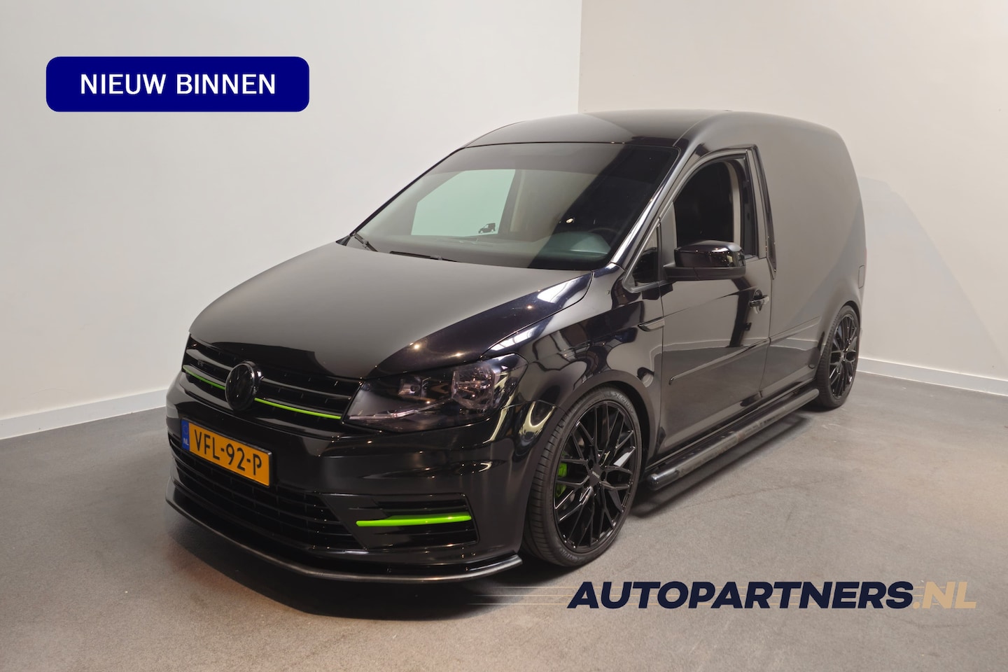 Volkswagen Caddy - 2.0 TDI L1H1 BMT Economy Business - Unieke uitstraling - Verlaagd - Bumperkit - 19' - Appl - AutoWereld.nl