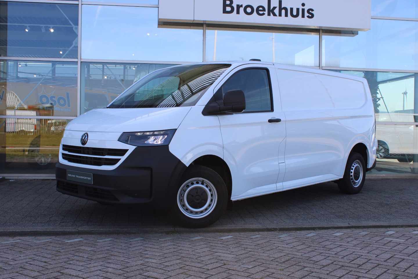 Volkswagen Transporter - 2.0 TDI L2H1 30 Life | BPM VRIJ! | Camera achter | Bijrijdersbank | PDC V+A | Apple Carpla - AutoWereld.nl