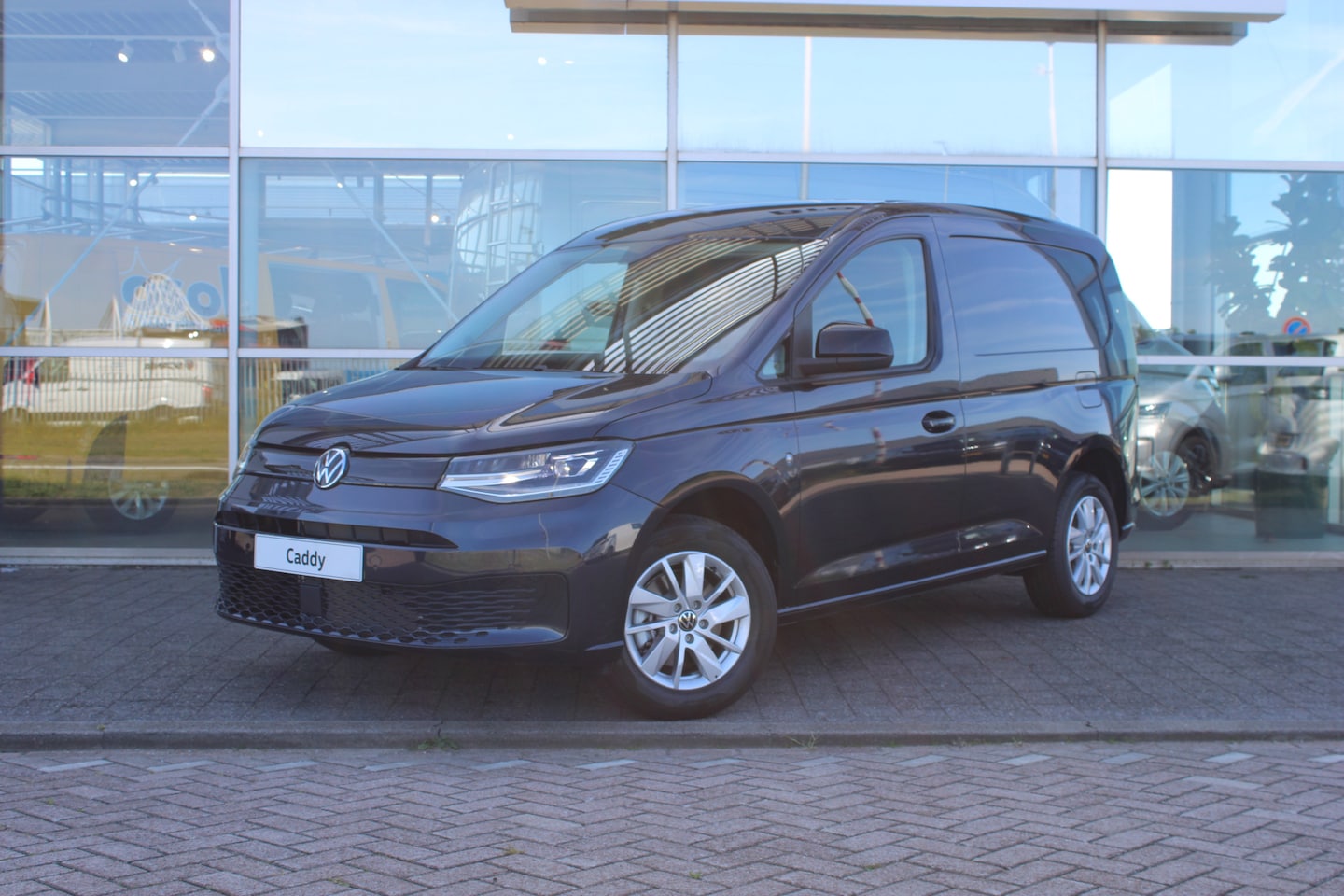 Volkswagen Caddy - 2.0 TDI Style | BPM VRIJ! | Trekhaak | Apple Carplay | Stoelverwarming | 17" LM Velgen | 2 - AutoWereld.nl