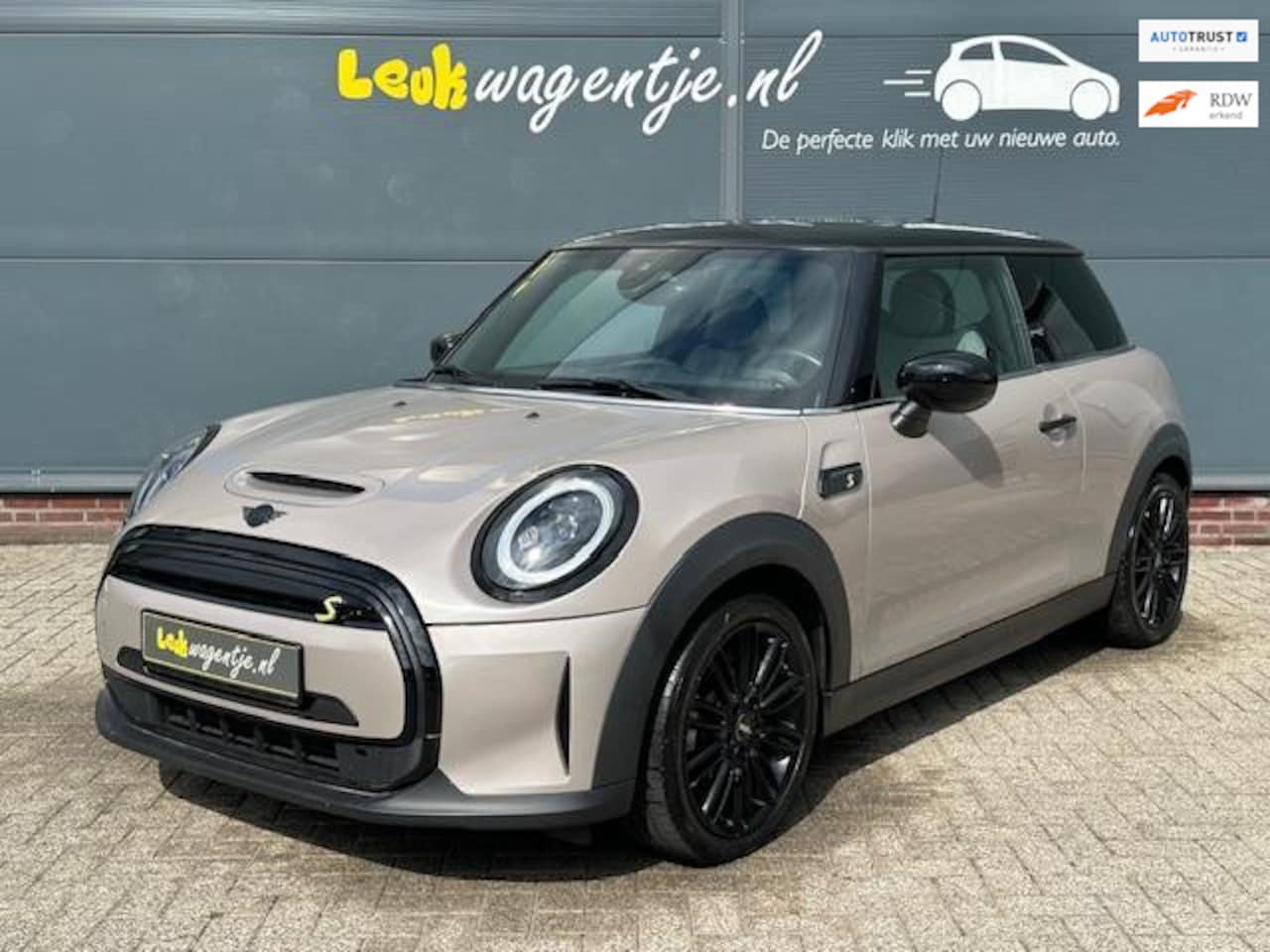 MINI Mini-Electric - Cooper SE *rooftop grey *navi *ecc *camera - AutoWereld.nl