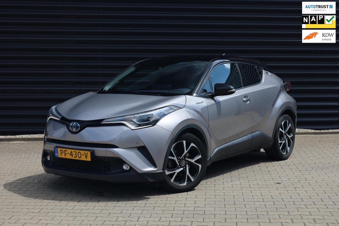 Toyota C-HR - 1.8 Hybrid Bi-Tone Plus / LEER / CAMERA / STOELVERWARMING - AutoWereld.nl