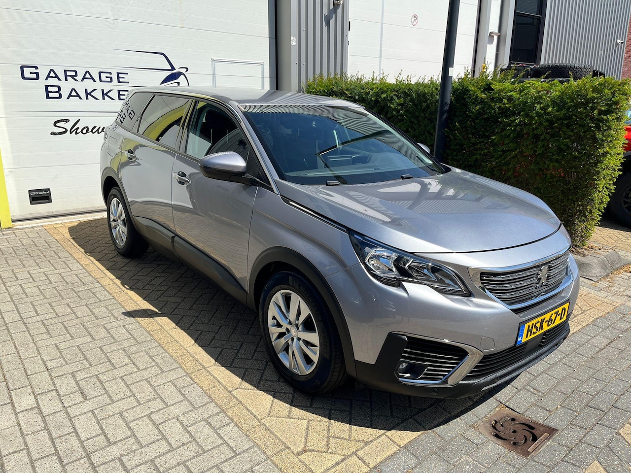 Peugeot 5008 - 1.2 PureTech Blue Lease Executive 7 Persoons Led Automaat Navigatie Bluetooth - AutoWereld.nl