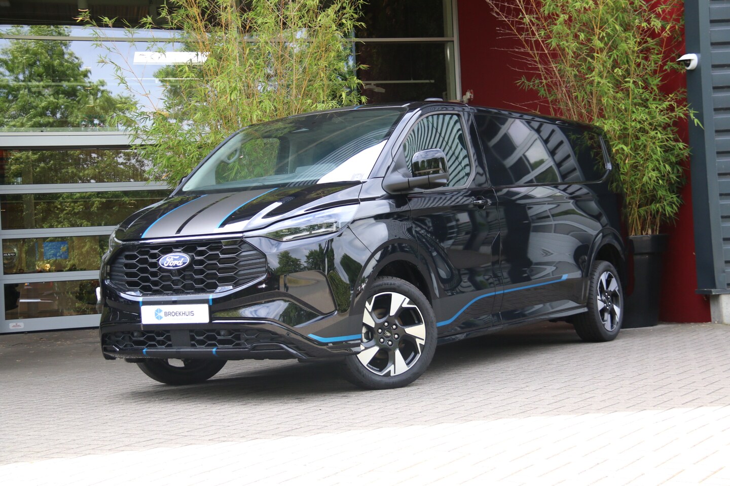 Ford Transit Custom - 320 2.5 PHEV L2H1 Sport | 19 inch lichtmetalen velgen Sport | 6 B&O speakers | Trekhaak in - AutoWereld.nl