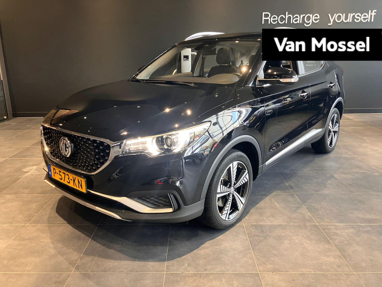 MG ZS - Luxury 45 kWh EERSTE EIGENAAR - 360 camera - Apple/android car play - Navigatie - AutoWereld.nl