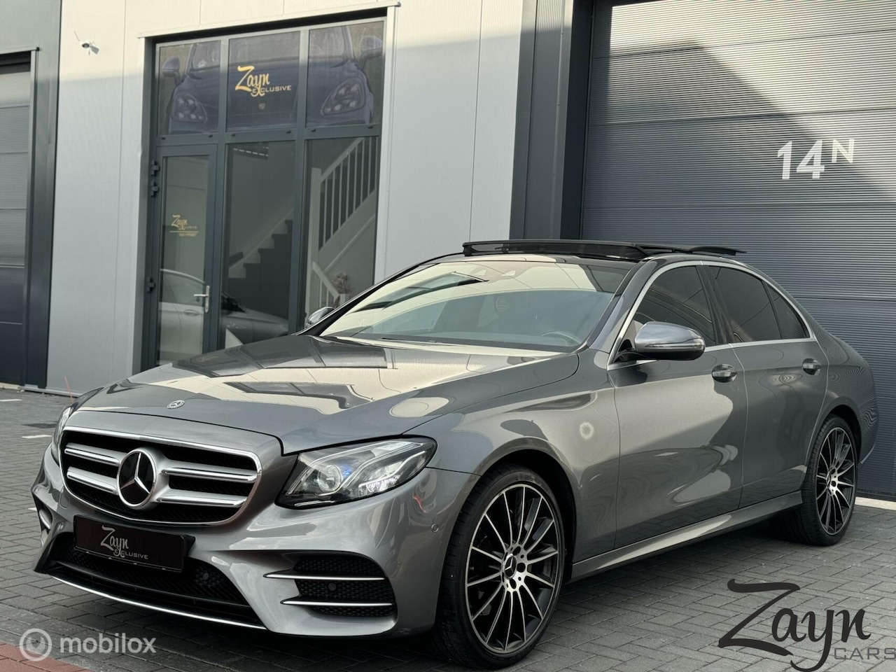Mercedes-Benz E-klasse - 220D AMG-Pakket | Multibeam | Pano | HUD | - AutoWereld.nl