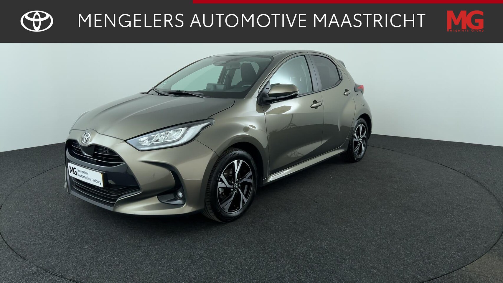 Toyota Yaris - 1.5 Hybrid 115 First Edition / LED / P.cam / Navi / Keyless - AutoWereld.nl